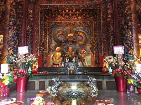 ▲嚴格來說土地公不算專職的財神爺，不過在民間認為「有土斯有財」，所以也會像土地公求財。（圖／NOWNEWS資料照）