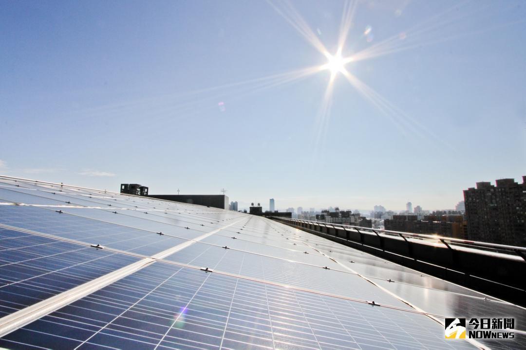 ▲澎湖縣斥資 3.6 億興建太陽光電工程，支架零組件卻因鹽害而遭到腐蝕。（示意圖／台中市政府提供 , 2017.11.20）