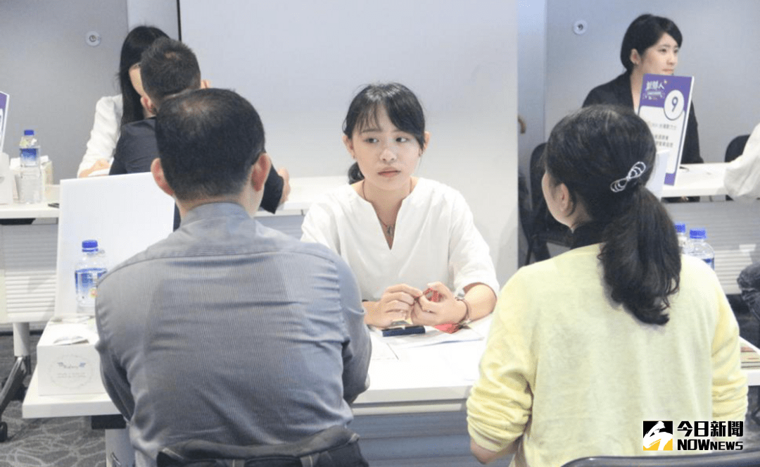 ▲根據人力銀行調查，74.9%的大企業依舊偏好國立大學學歷，企業平均要面試約16.2位新鮮人，才有可能找到一位適合的人才。（圖／NOWnews資料照）