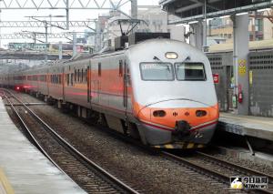 ▲台鐵迎戰暑假旅運旺季，8 月逢周五至周日新自強號採全車對號座、停售自由座；同時推出「大學生優惠車票」，指定對號列車可享 5 折起優惠。（示意圖／NOWNEWS資料照）