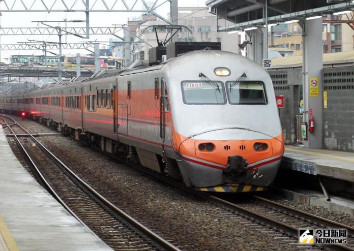 ▲清明連假台鐵車票一位難求，就有內行人過去曾分享台鐵隱藏訂票方法，成功以台鐵「訂位候補」功能買到票。（示意圖／Nownews 攝影中心）