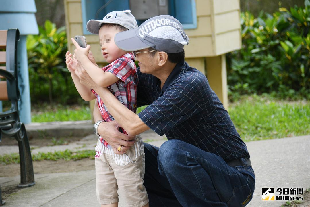 ▲根據調查，台灣僅有26%覺得自己退休可以做好準備，而想「養兒防老」的人更要失望了，因為有高達65%的18-34歲7、8年級生表示無財務能力照顧自己及家人醫療需要。（圖／NOWnews 資料照片）