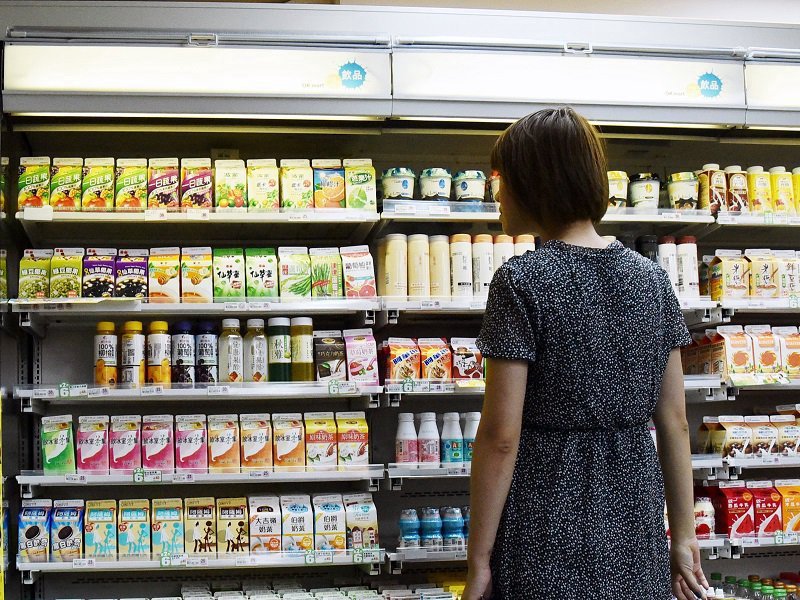 ▲超商雙雄公布6月財報，受惠於夏季高溫商機，統一超商、全家便利商店6月份營收分別有10.87%、12.75％的增長。（圖／ NOWnews 資料照）