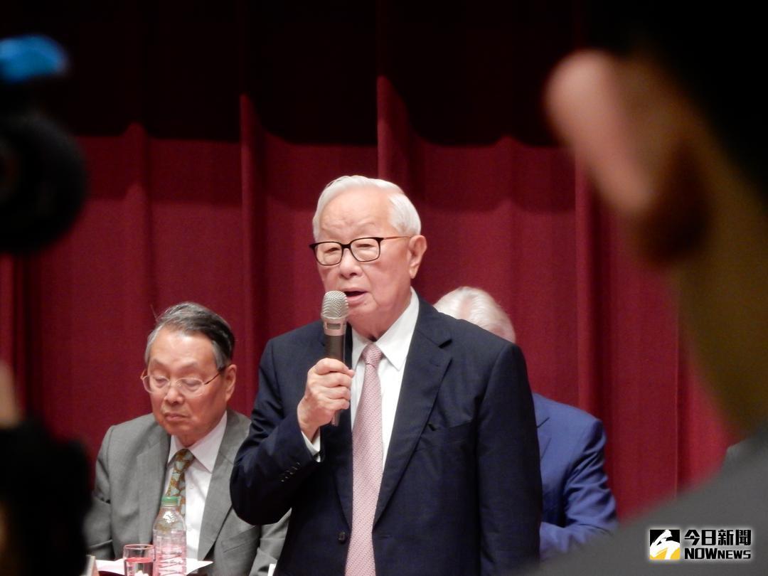 ▲求職旺季來，求職者關心各家企業薪水與調薪制度，除了台塑企業宣布調薪4%並加發4000元慰勉金之外，台積電每年的員工分紅也羨煞上班族。（圖／記者許家禎攝，2018.6.5）