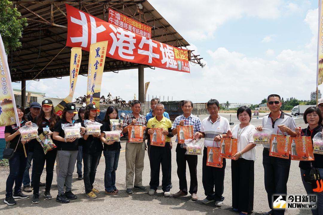 ▲從7月3日起每逢3、6、9日於萬有紙廠對面空地開市，邀大家呼朋喚友來七逃，支持北港牛墟這個百年傳統。（圖／記者蘇榮泉攝，2018.07.01）