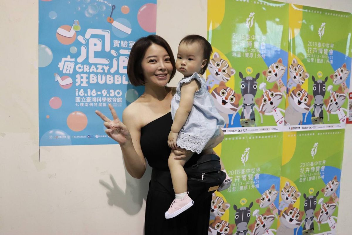 ▲趙心妍（左）透露女兒超黏她。（圖／中天提供 , 2018.7.1）