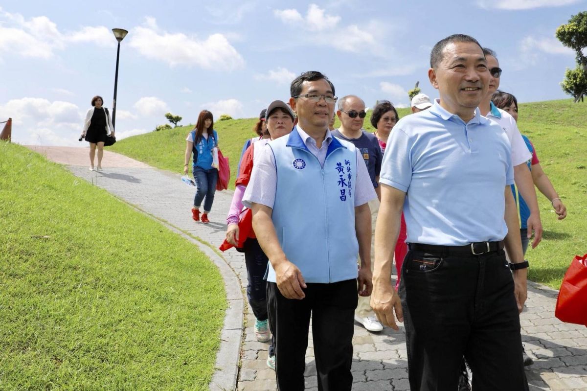 ▲新北市議員黃永昌（中），遭人檢舉從2009年開始，用親屬人頭詐領2000多萬元助理費。（圖／資料照）