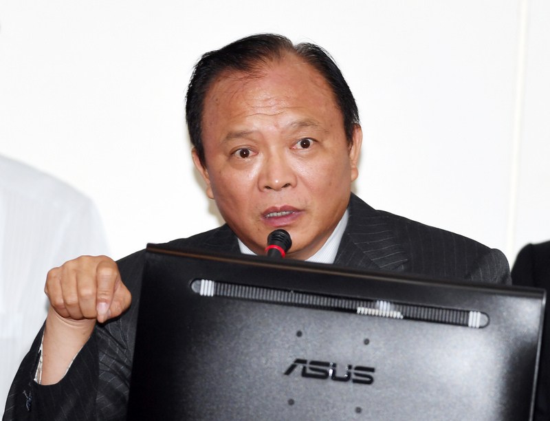 ▲立法院經濟委員會2日處理農委會預算凍結案，農委會主委林聰賢（圖）終於現身回應水果價格崩盤議題。中央社記者施宗暉攝107年7月2日