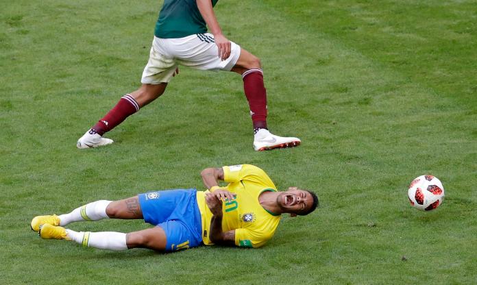 ▲內馬爾（Neymar）倒地不起。（圖／美聯社／達志影像）