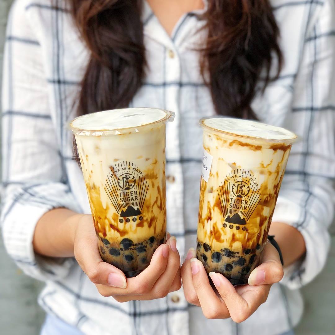 ▲遭爆「黑糖非手炒」！老虎堂推買一送一，網諷：「保證排隊！」（圖／翻攝自老虎堂臉書）