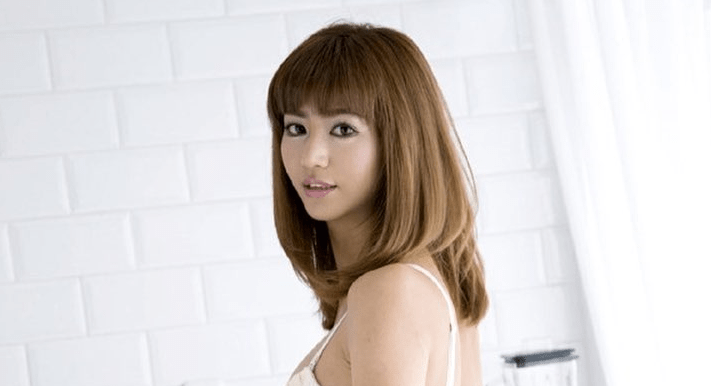 ▲AV女優麻生希擁有高學歷和傲人E奶，深受AV迷崇拜。（圖／翻攝sejpn IG , 2018.07.04）