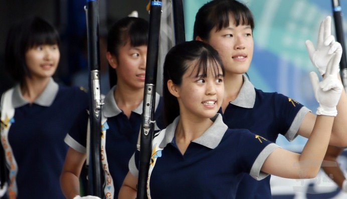 ▲ 嘉義女中儀隊以活潑甜美笑容風靡全場。（軍聞社資料照片）