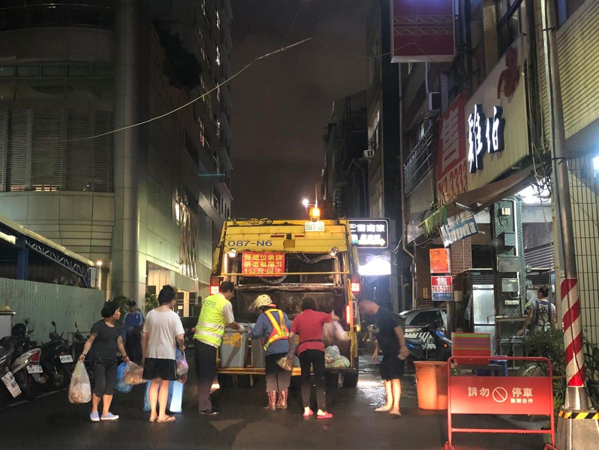 ▲針對垃圾車駕駛闖紅燈、違規左轉等脫序行為，環保局將嚴懲。（圖／高市環保局提供,2018.07.05）