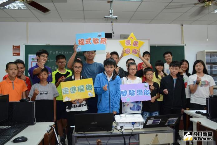 ▲雲林家扶與鷹展國際教育公司一同辦理電腦營，讓家扶學童接受更多網路資訊刺激，啟發學童邏輯思考的潛能。（圖／記者蘇榮泉攝，2018.07.05）
