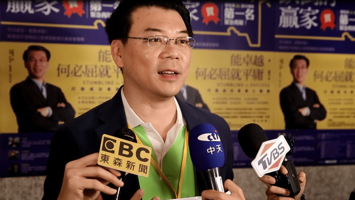 ▲苓業黃鵬峻新書《跌倒的贏家》 登博客來「三榜冠軍」。（圖／資料照片）