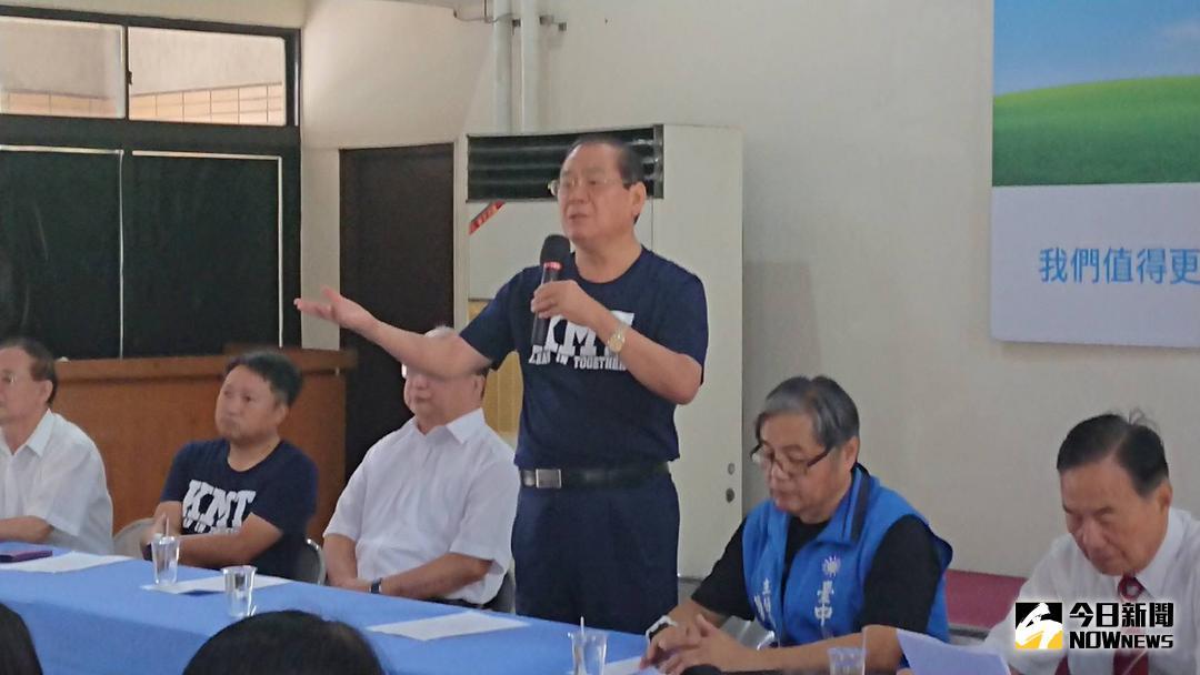 ▲國民黨副主席兼祕書長曾永權（圖中起立者）。（資料照／柳榮俊攝 \\)