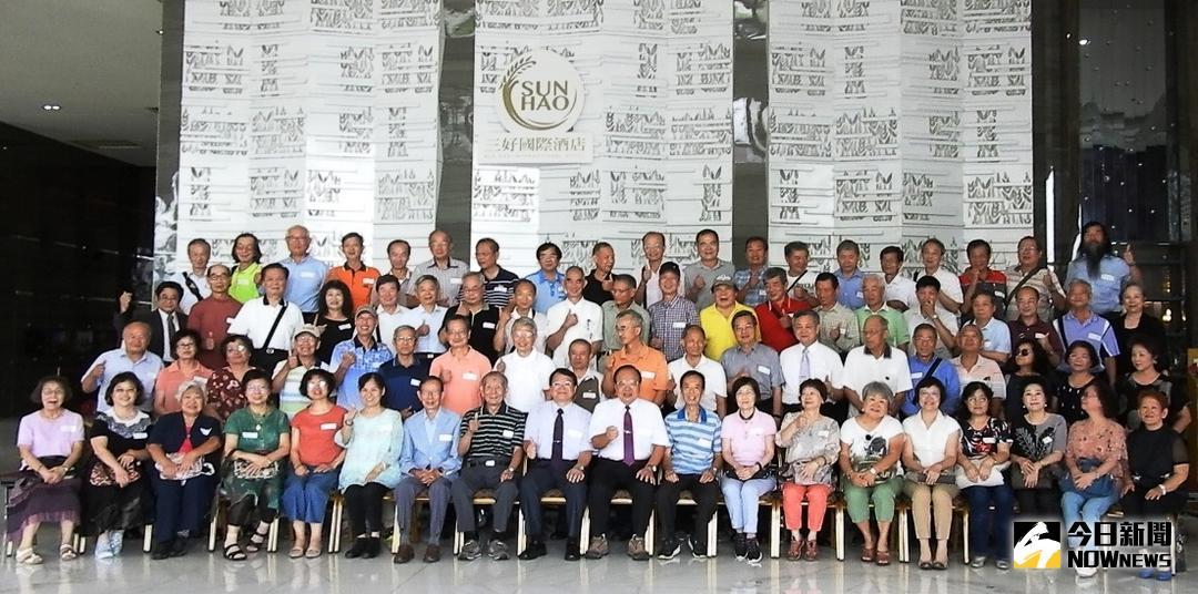 ▲斗六高中第17屆同學聯誼會，在合影留念中畫下圓滿結束。（圖／記者蘇榮泉攝，2018.07.08）