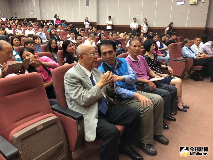 連續11年出席吳鴻麟獎學金頒獎　陳學聖：永不放棄
