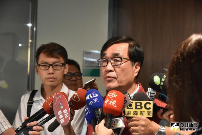 ▲颱風來襲，新北市副市長李四川表示，今天晚上10點前就會宣布明天是否上班上課。（圖／記者蔡琇惠攝，2018.07.09）
