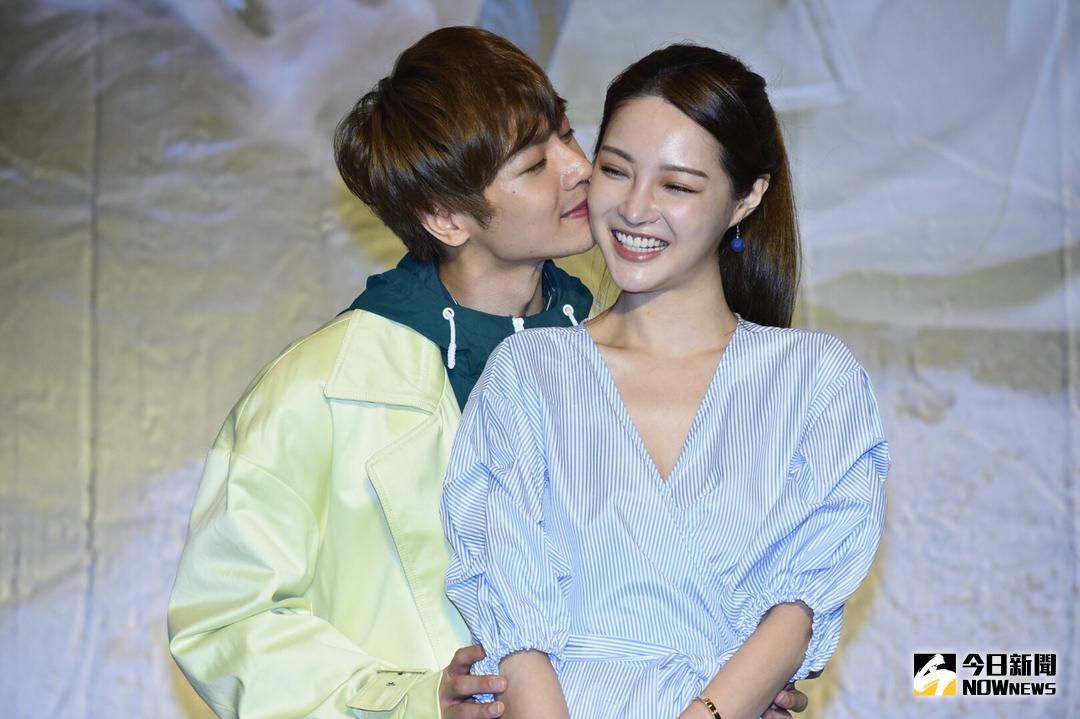 ▲古曜威（左）現場獻吻陳夢晨。（圖／記者林柏年攝 , 2018.07.09）