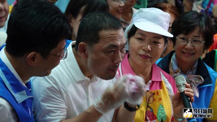 侯友宜行銷故鄉火龍果　議員參選人撈過界爭露臉
