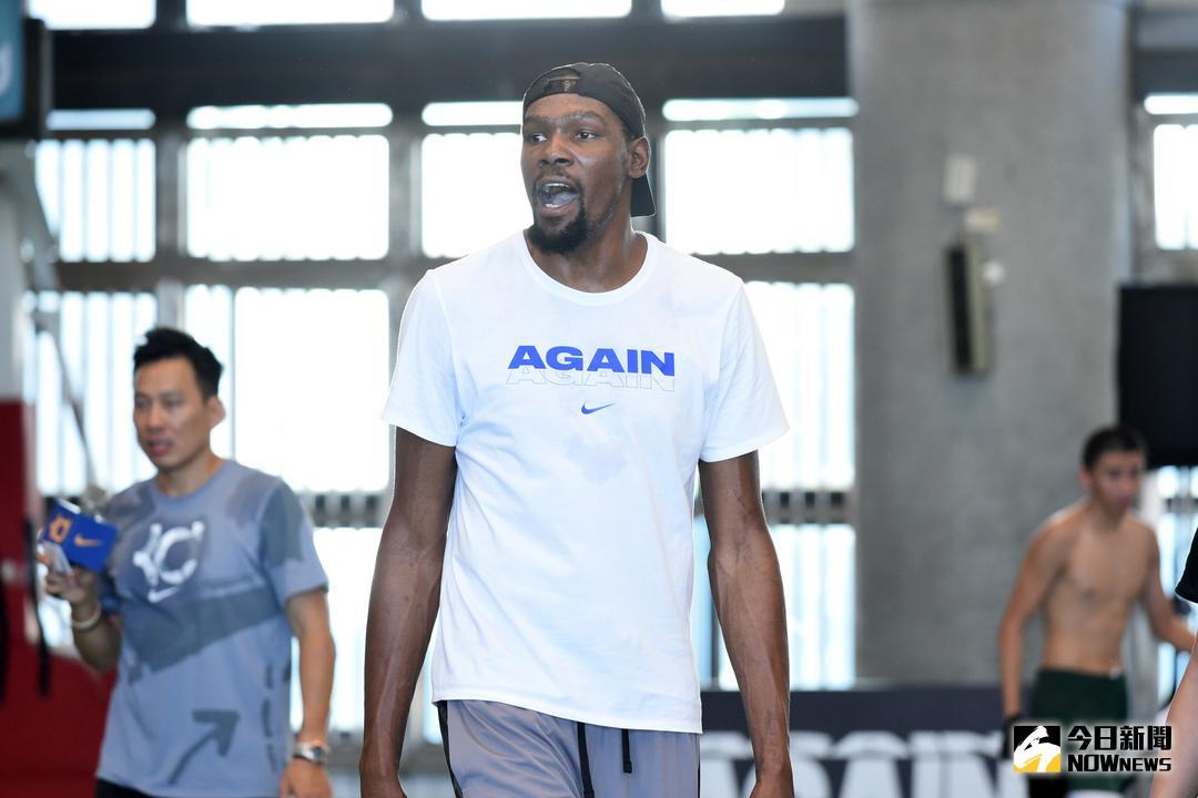 ▲Kevin Durant來台指導松山高中籃球隊。（圖／記者林柏年攝，2018.7.9）