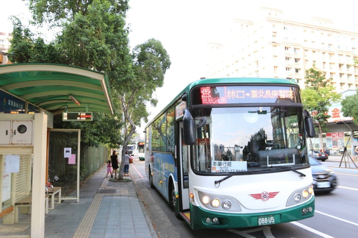 不舉手攔公車 司機開過站遭投訴：害我搭計程車浪費錢 生活 Nownews今日新聞