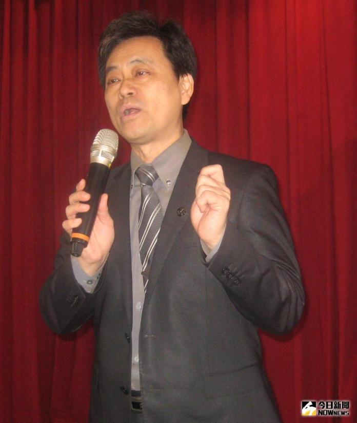 ▲台灣自來水公司第7區管理處處長王明孝籲請民眾儲水備用，並節約用水，以因應強烈颱風瑪莉亞來襲。(圖／記者黃守作攝，2018.07.10)