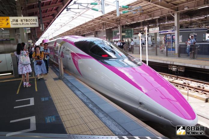 ▲JR 西日本最新「 Hello Kitty 新幹線」列車正式啟航，每日一班次往返福岡博多站至新大阪站。（圖／記者陳致宇攝 , 2018.07.09）