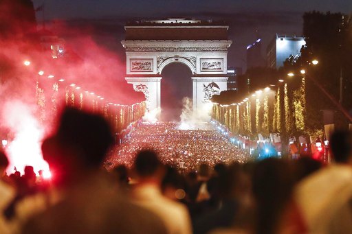 世足／法國晉決賽太狂　巴黎球迷引暴動
