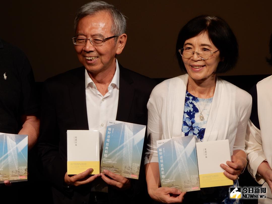 ▲前友達副董事長陳炫彬（圖左）把他在美國滯留服刑2343天，共6年多的日子與告白寫成書，並與妻子劉金枝（圖右）一同出席新書發表會。（圖／記者許家禎攝 , 2018.7.11）