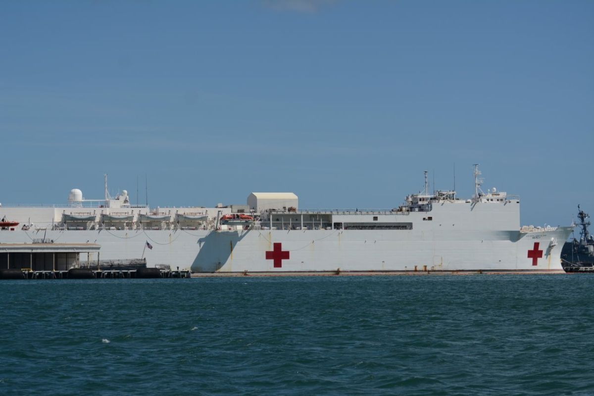 ▲慈悲號醫療艦，是由商用油輪改裝，成為美國海軍海運司令部的醫療艦，戰時擔任海上醫院、平時擔任人道災難救助醫療巡迴服務艦。（圖／軍情與航空提供）