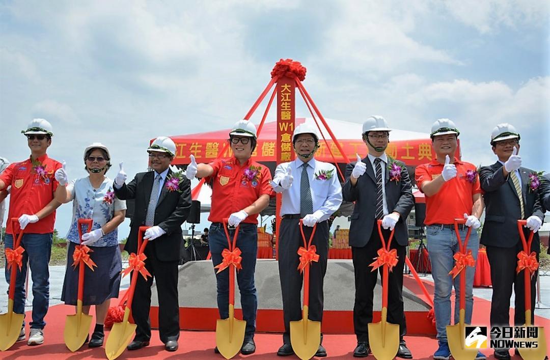 ▲屏東縣長潘孟安與大江生醫董事長林詠翔等人今天為新廠主持動土。（圖／記者陳宗傑攝,2018.07.12）