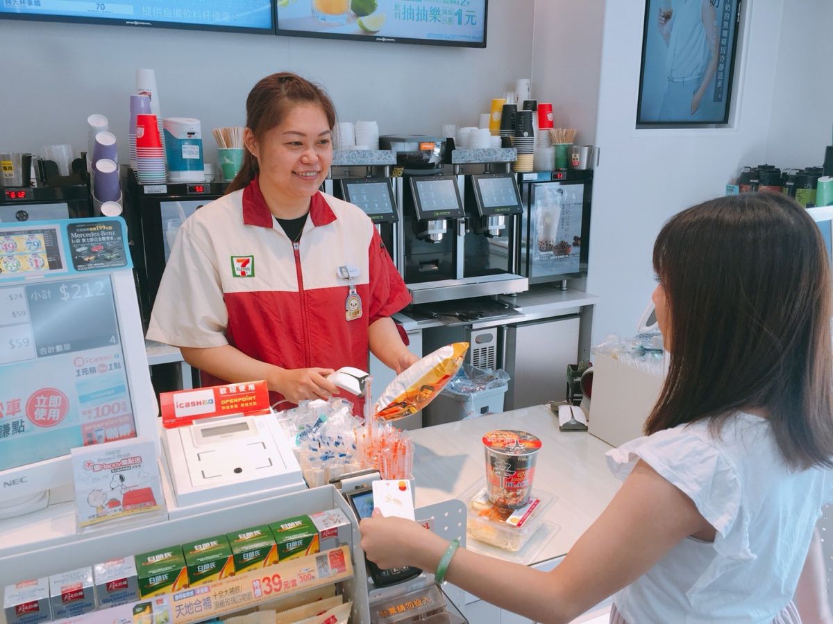 ▲4大超商業者不僅開通各種支付工具，也陸續開啟大門歡迎民眾來刷卡，積極搶占未來零現金世代的市場占比。（圖／7-ELEVEN提供）