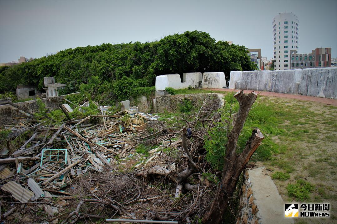 ▲城牆上東北方有如廢墟引發當地民眾不滿。（圖／張塵攝 ,2018.07.13）