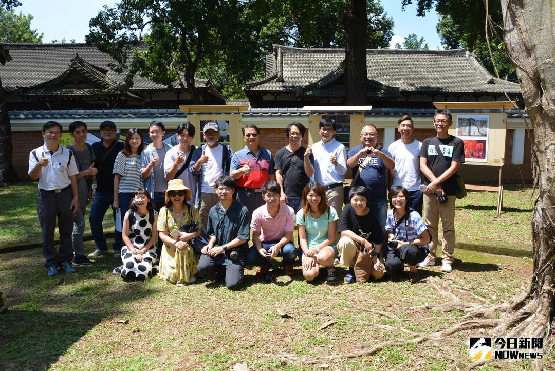 ▲參與的學員一起在史蹟資料館前留影。（圖／記者郭政隆攝影2018.7.14）