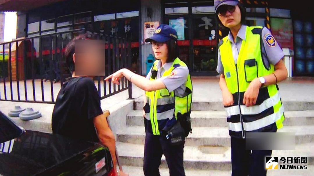 ▲東山派出所李念修及吳詩韓兩位女實習生，認真投入學習，日前查獲一名通緝犯（圖／記者鄧力軍翻攝 , 2018.07.16\\)