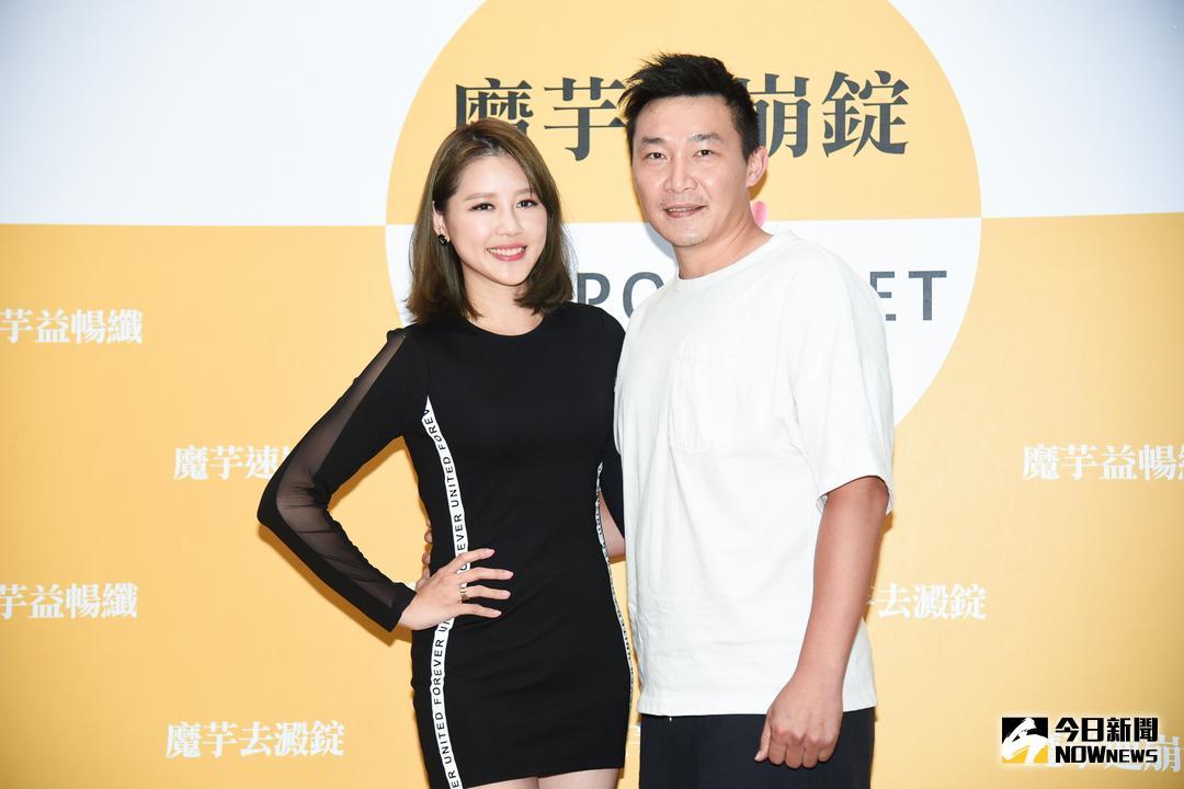 ▲嚴立婷（左）出席活動，老公張智峰驚喜現身。（圖／記者陳明安攝，2018.07.16）