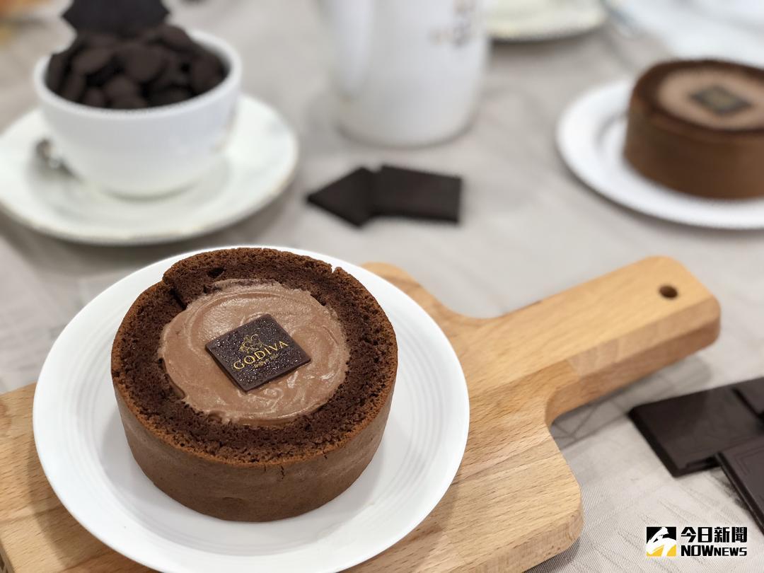 黑巧克力奶油蛋糕 by hanhan - 愛料理