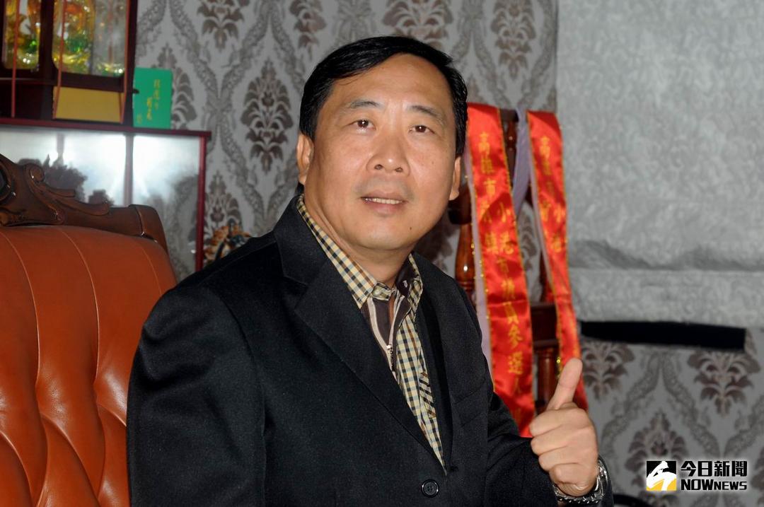 ▲紅毛港子弟楊政城，端出勞工房貸優惠的競選政見。（圖／記者許高祥攝）