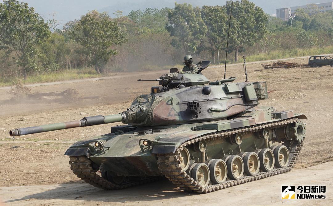 ▲陸軍M-60A3主戰車於春節戰備巡弋中演出的壓毀汽車秀，充分表現出戰車的暴力美學與陸戰主兵器的態勢。（圖／NOWnews資料照，記者呂炯昌攝）