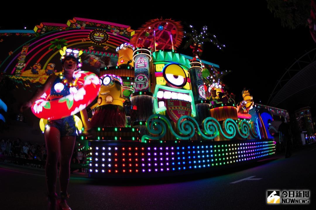 ▲日本環球影城不斷進化，除了各式各樣有趣好玩的遊樂設施外，全新推出的夜間奇觀遊行也是必看必玩的重點。（圖／記者陳致宇攝）