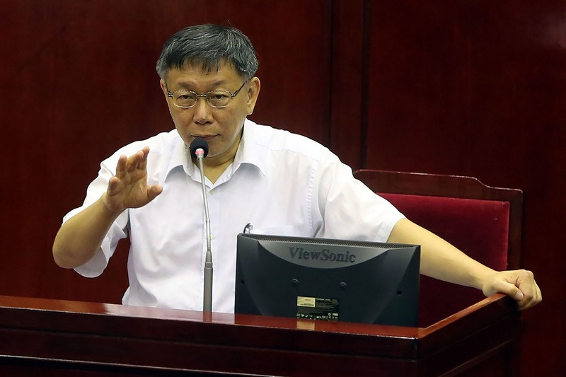 ▲「學姊」風波延燒，台北市長柯文哲備詢時，與議員王世堅唇槍舌戰。中央社記者鄭傑文攝107年7月17日