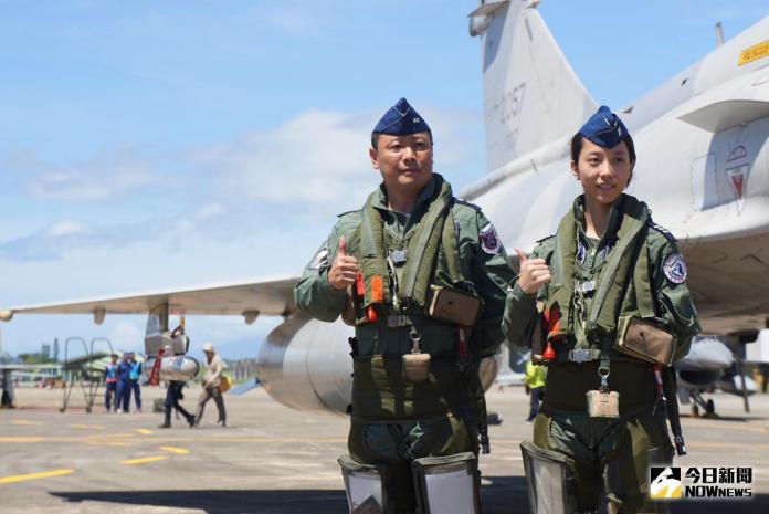 影／捍衛女戰士　空軍首批二代機女飛官同場亮相
