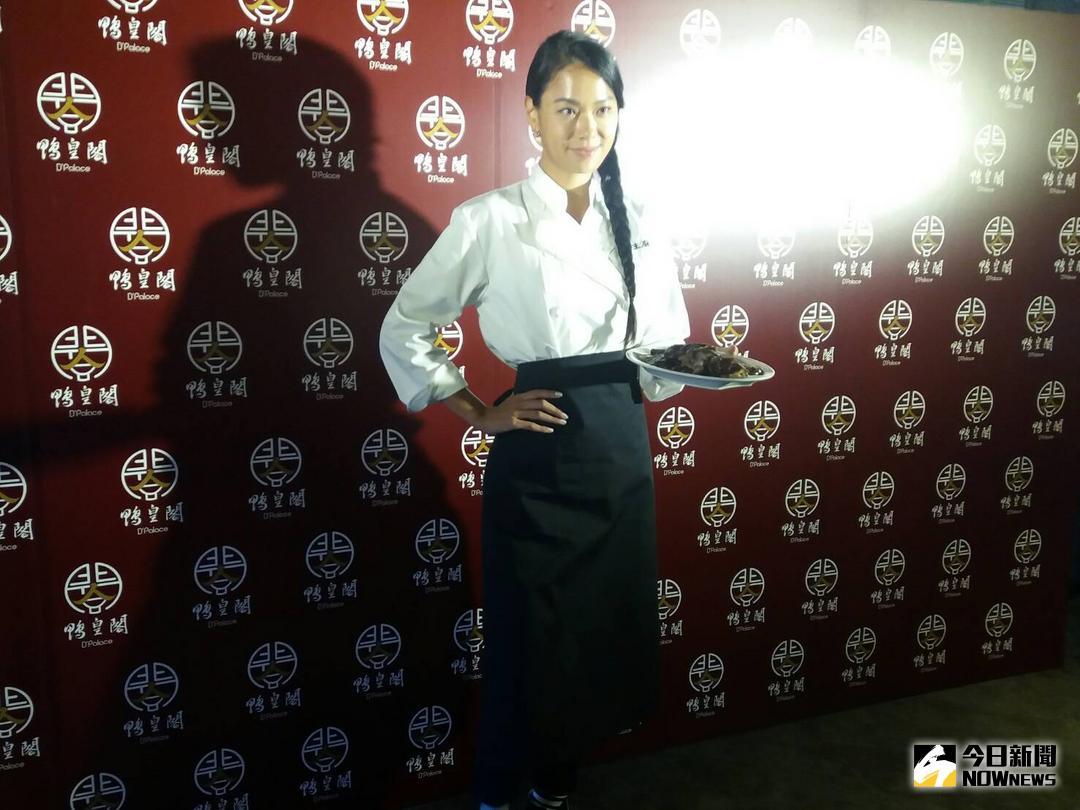 ▲王麗雅靠瑜珈改變身心靈。（圖／記者吳維書攝 , 2018.7.18）