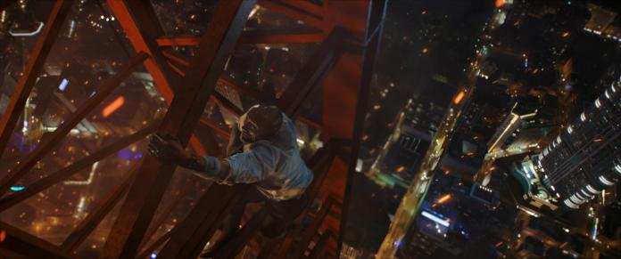 ▲巨石強森主演的《摩天大樓》，是台灣觀眾愛看的災難電影。（圖／UIP，2018.07.19）