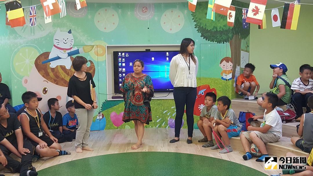 ▲員林市東山國小辦理為期五天的「棒球英語營」活動，美國德州大學師資帶學童從打棒球中學習英語。（圖／記者陳雅芳攝，2018.07.21\\)