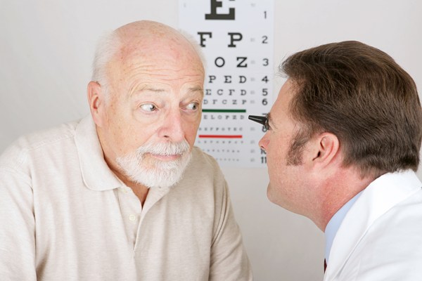 白內障提早來　全焦段多功能水晶體挽救惡視力
