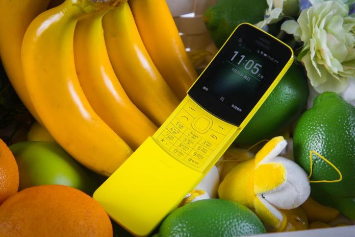 ▲Nokia 8110 4G 復刻版單機推出黃、黑兩色，今\\( 24 \\)日於全台經銷商、連鎖賣場及電商平台同步開賣。8月8日於全台遠傳及中華電信門市正式開賣。（圖／Nokia提供）