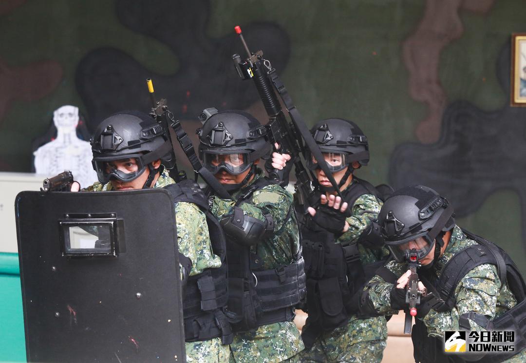 ▲ 國防部「憲兵限制空間戰鬥實況演練」。（圖／記者葉政勳攝 , 2018.07.24）